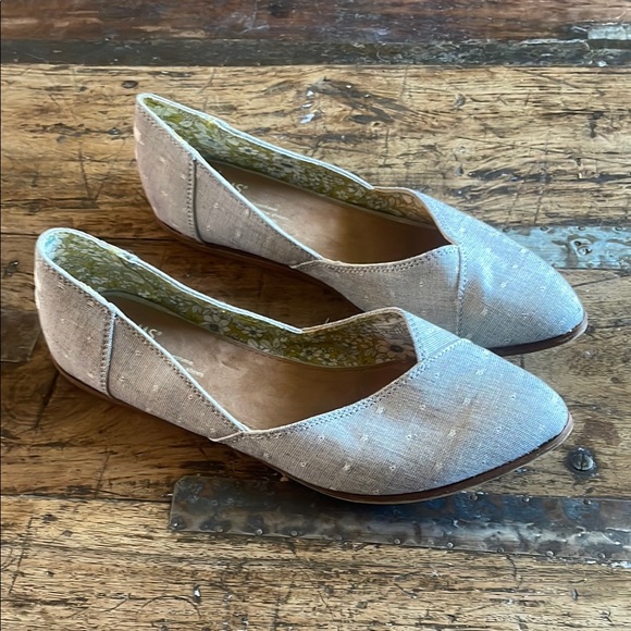 Tom’s Jutti Flats - Picture 1 of 7